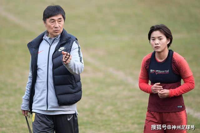 离谱！2000万欧天价鸿沟挡路，西甲豪门抢欧洲杯主力边卫能否翻盘？
